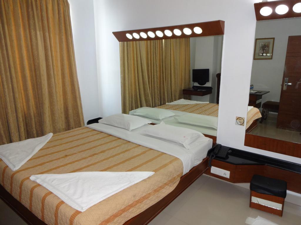 Lotus Comfort - A Pondy Hotel Pondicherry Exterior foto