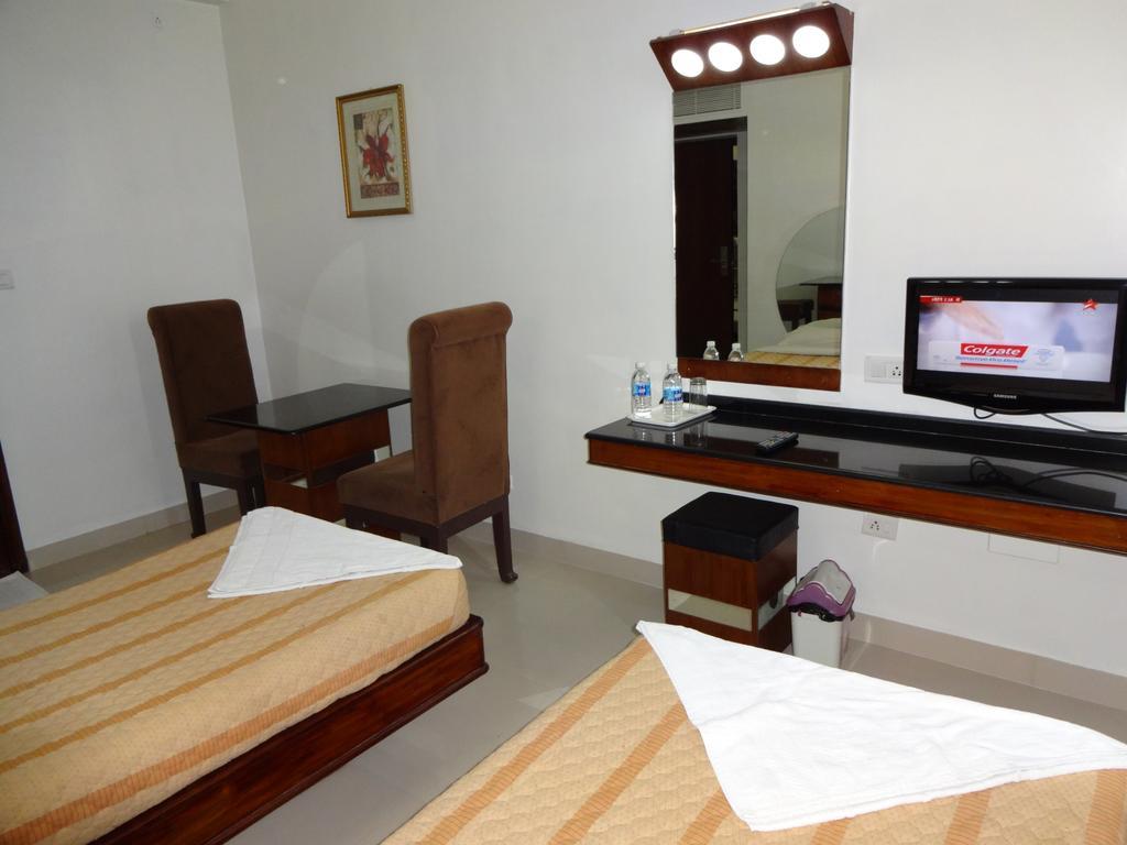 Lotus Comfort - A Pondy Hotel Pondicherry Exterior foto