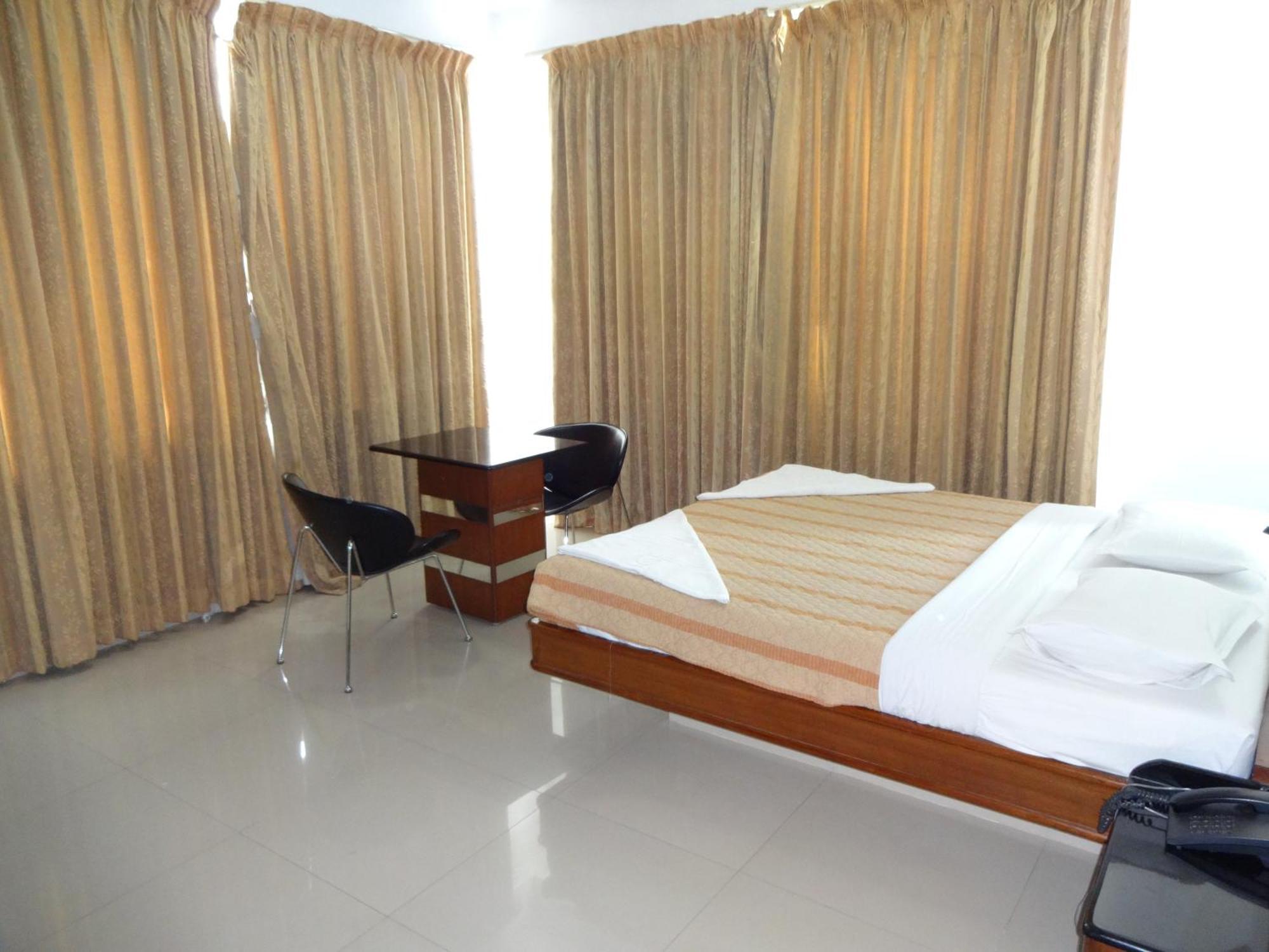 Lotus Comfort - A Pondy Hotel Pondicherry Exterior foto