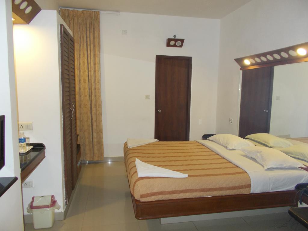 Lotus Comfort - A Pondy Hotel Pondicherry Exterior foto