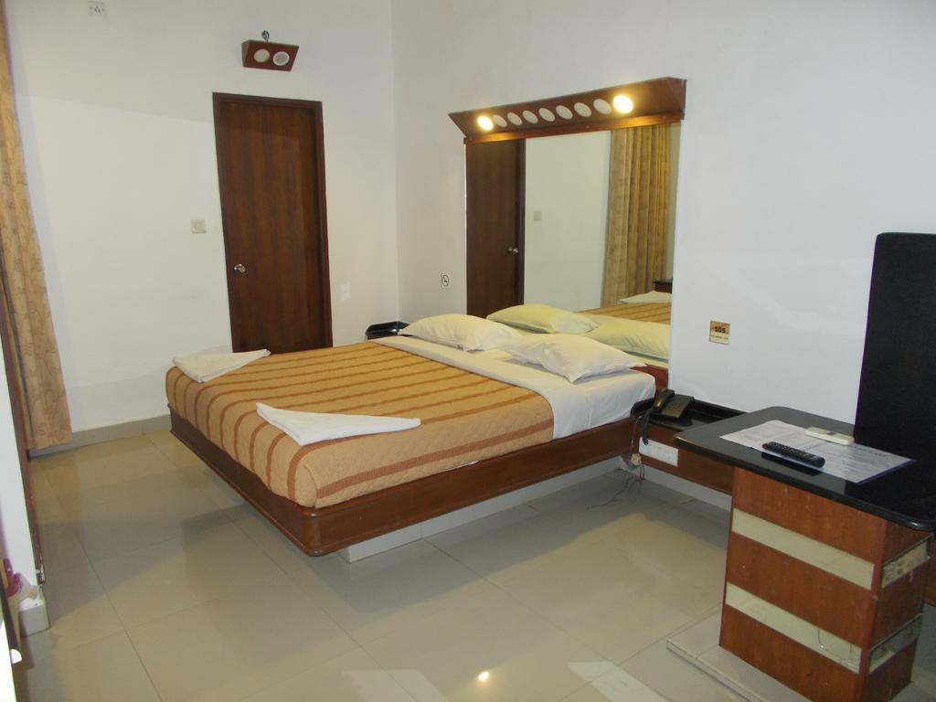 Lotus Comfort - A Pondy Hotel Pondicherry Exterior foto